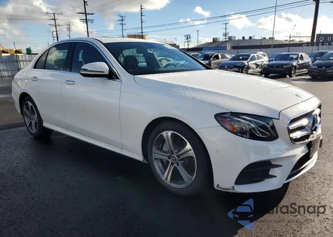 2020 Mercedes-Benz E 350 z USA, uszkodzony, nr VIN W1KZF8DB4LA841775